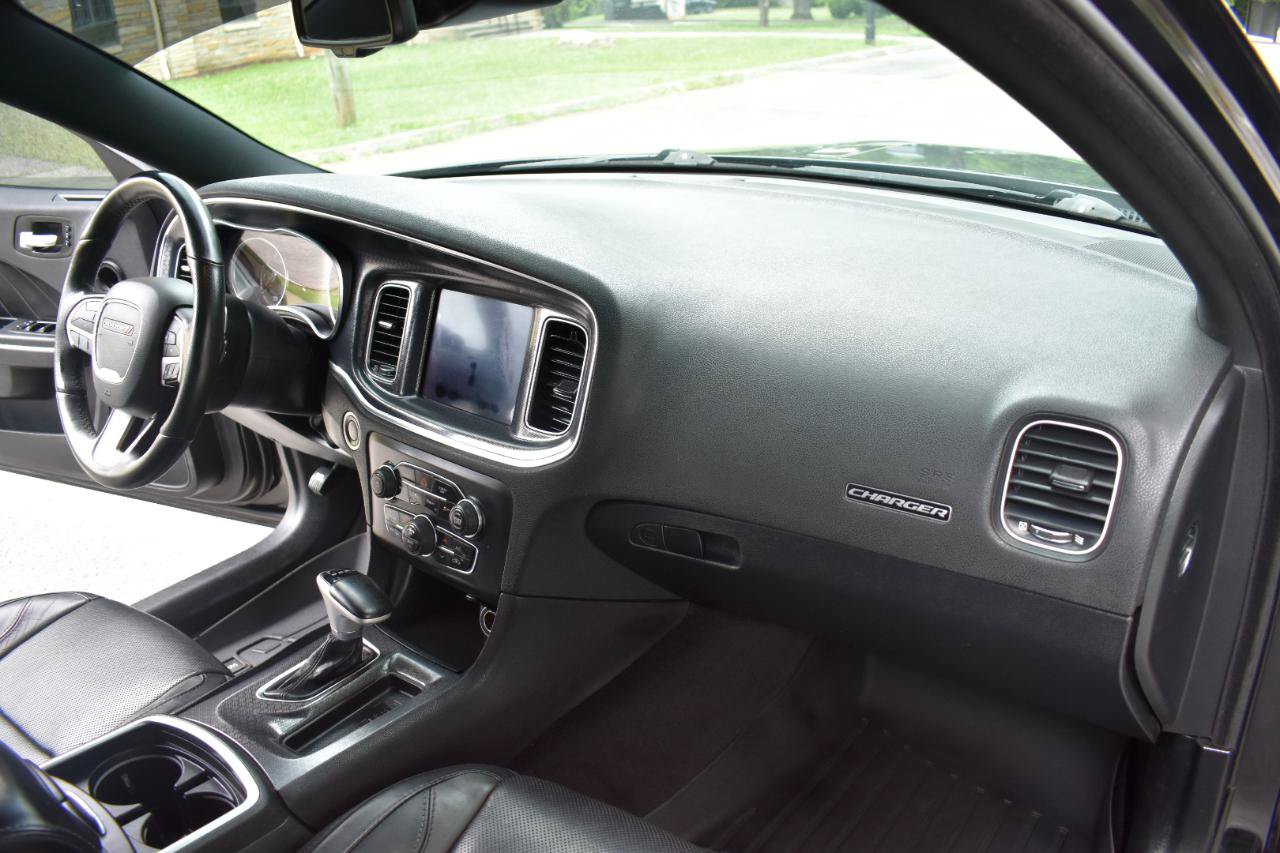 Used 2018 Dodge Charger R/T w/ Premium Group RWD image 23