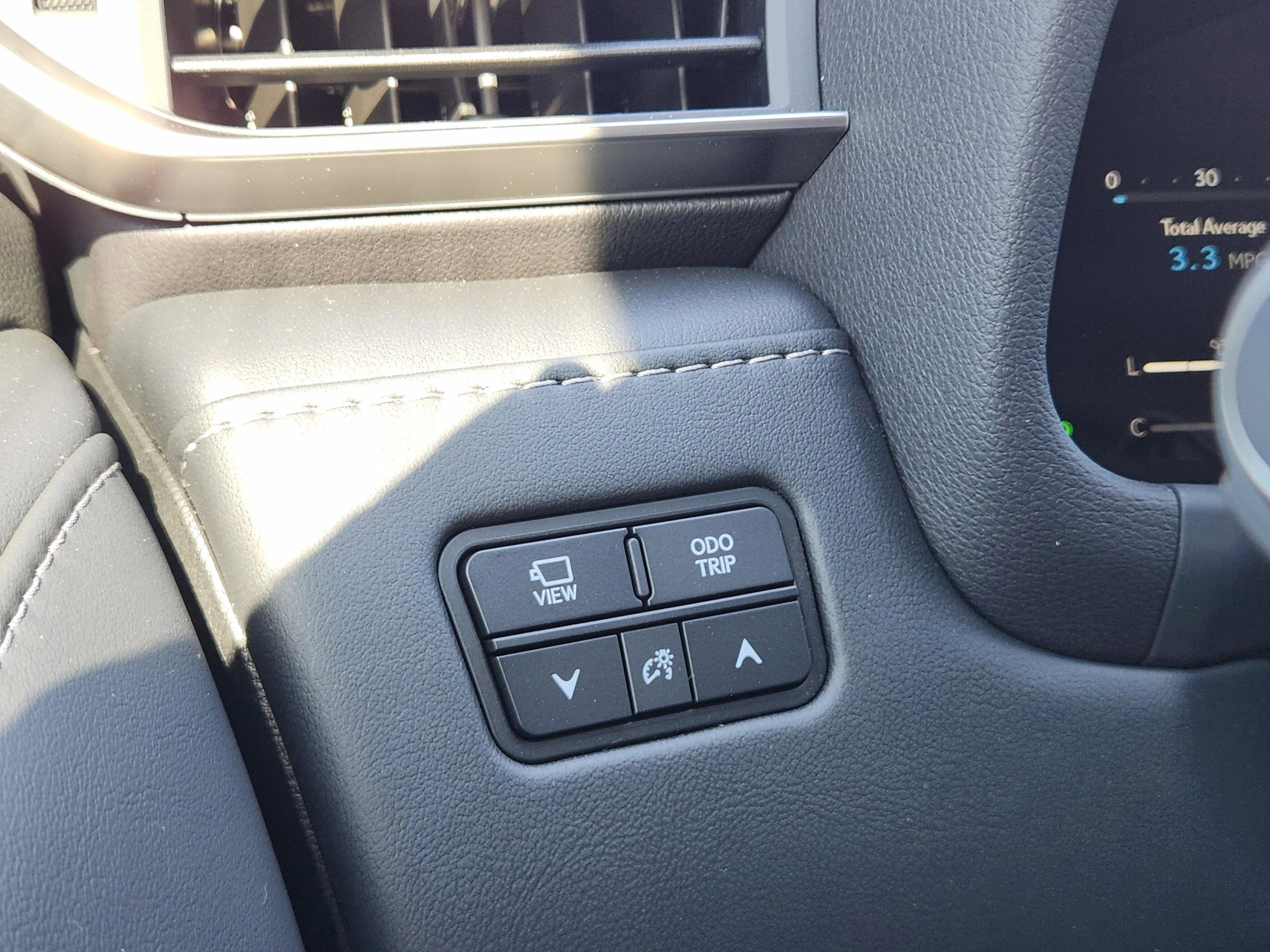 New 2026 Lexus LX 700h Luxury image 18