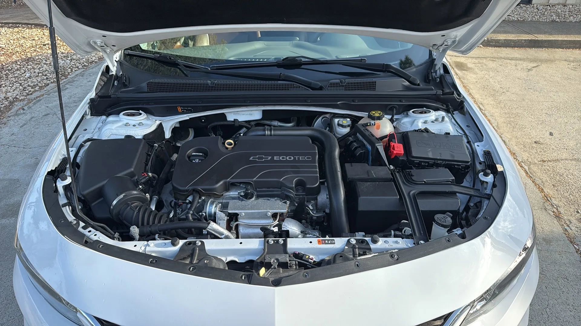 Used 2017 Chevrolet Malibu LT w/ Leather Package image 9