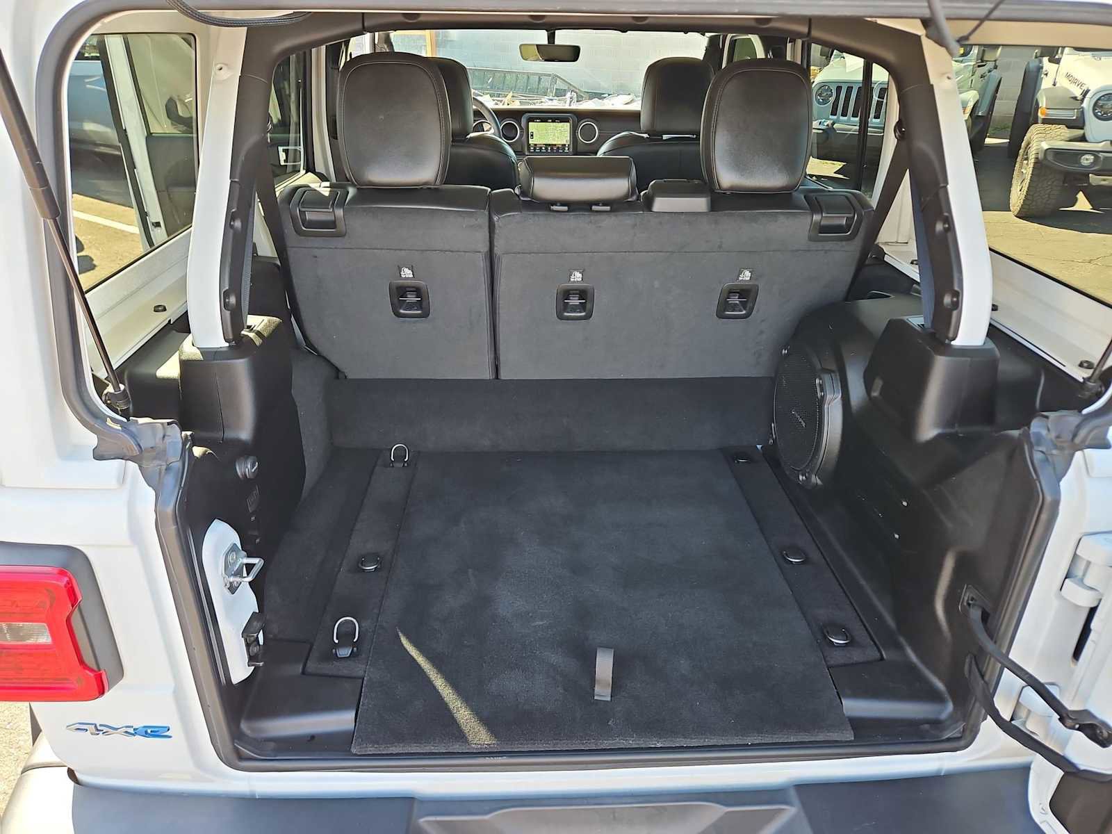 Used 2023 Jeep Wrangler Sahara image 33