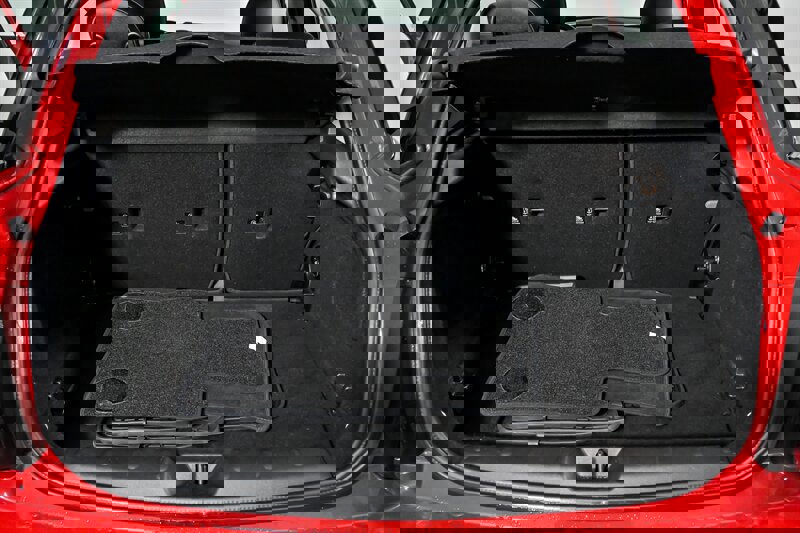 Used 2015 MINI Cooper 4-Door Hardtop image 13