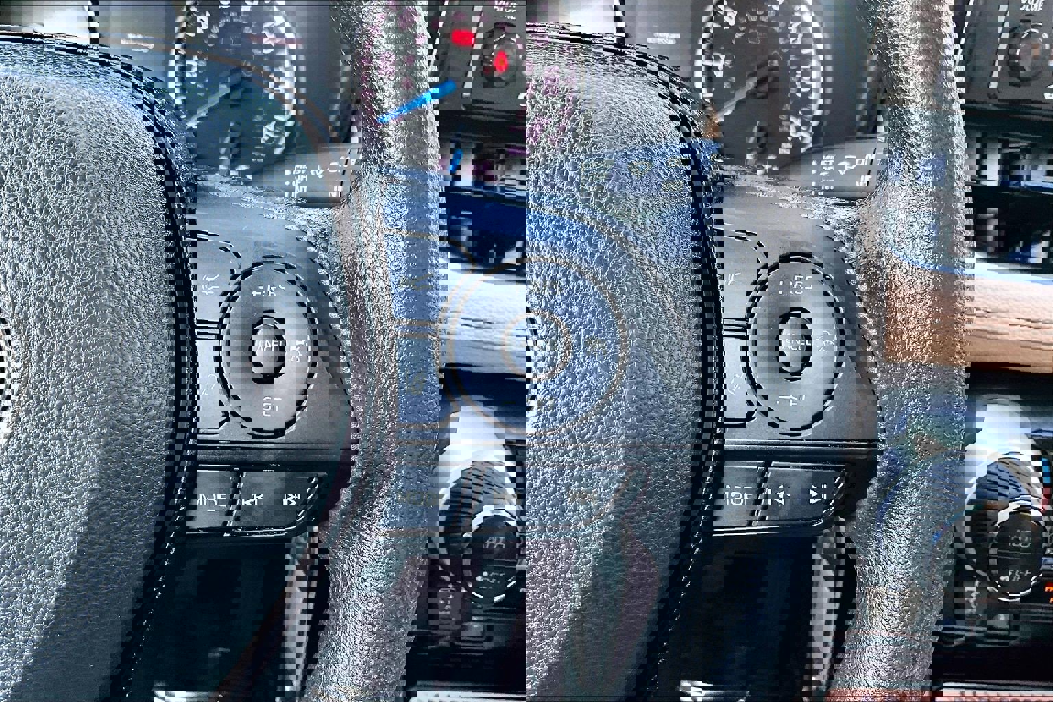 Used 2022 Toyota RAV4 LE image 18