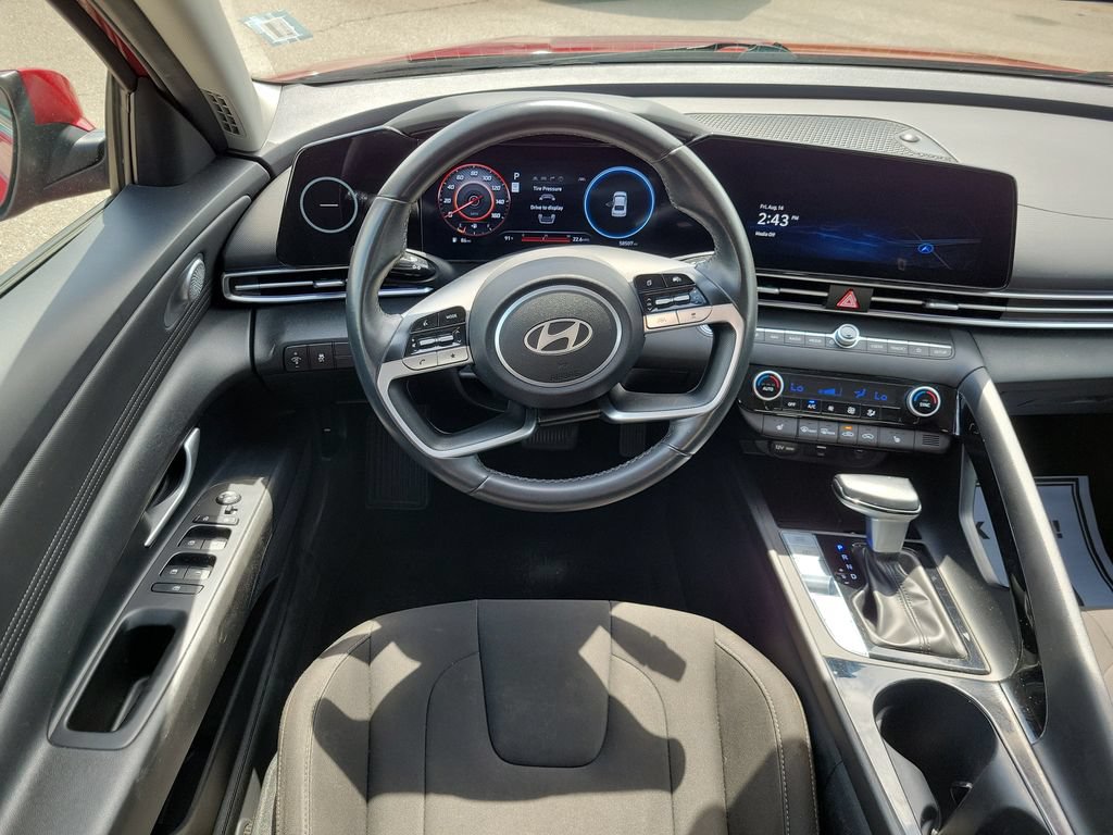 Used 2025 Hyundai Elantra SEL FWD image 10