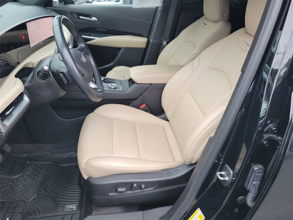 Certified 2024 Cadillac XT4 Luxury w/ Cold Weather Package image 17