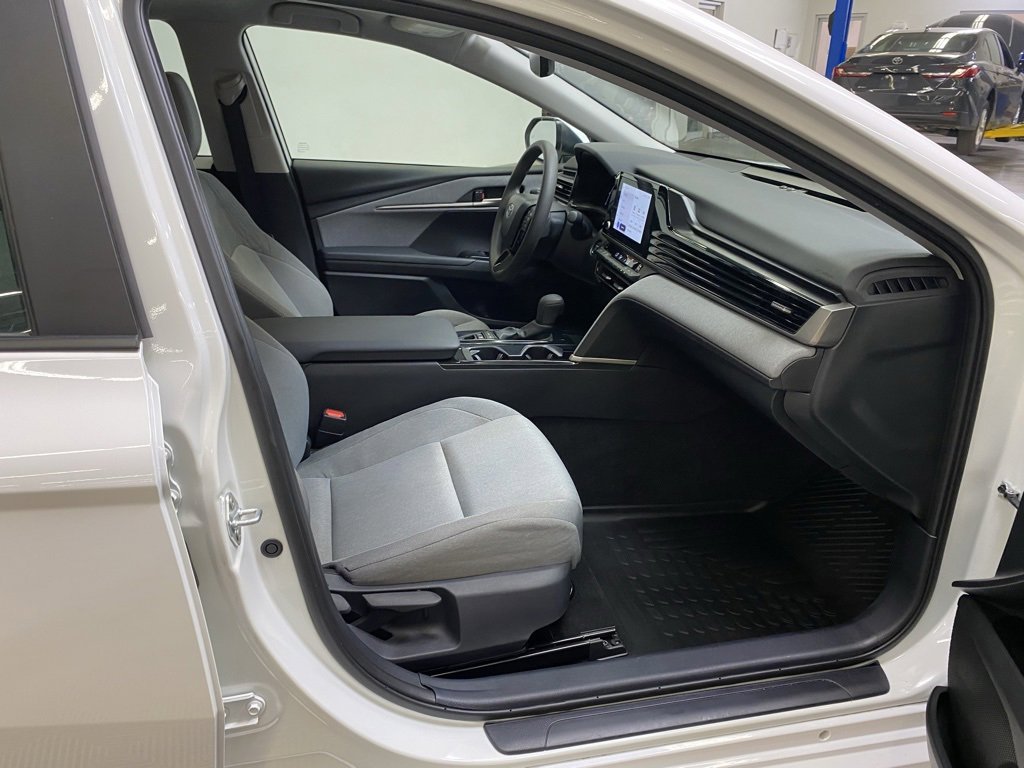 Used 2025 Toyota Camry Hybrid image 28