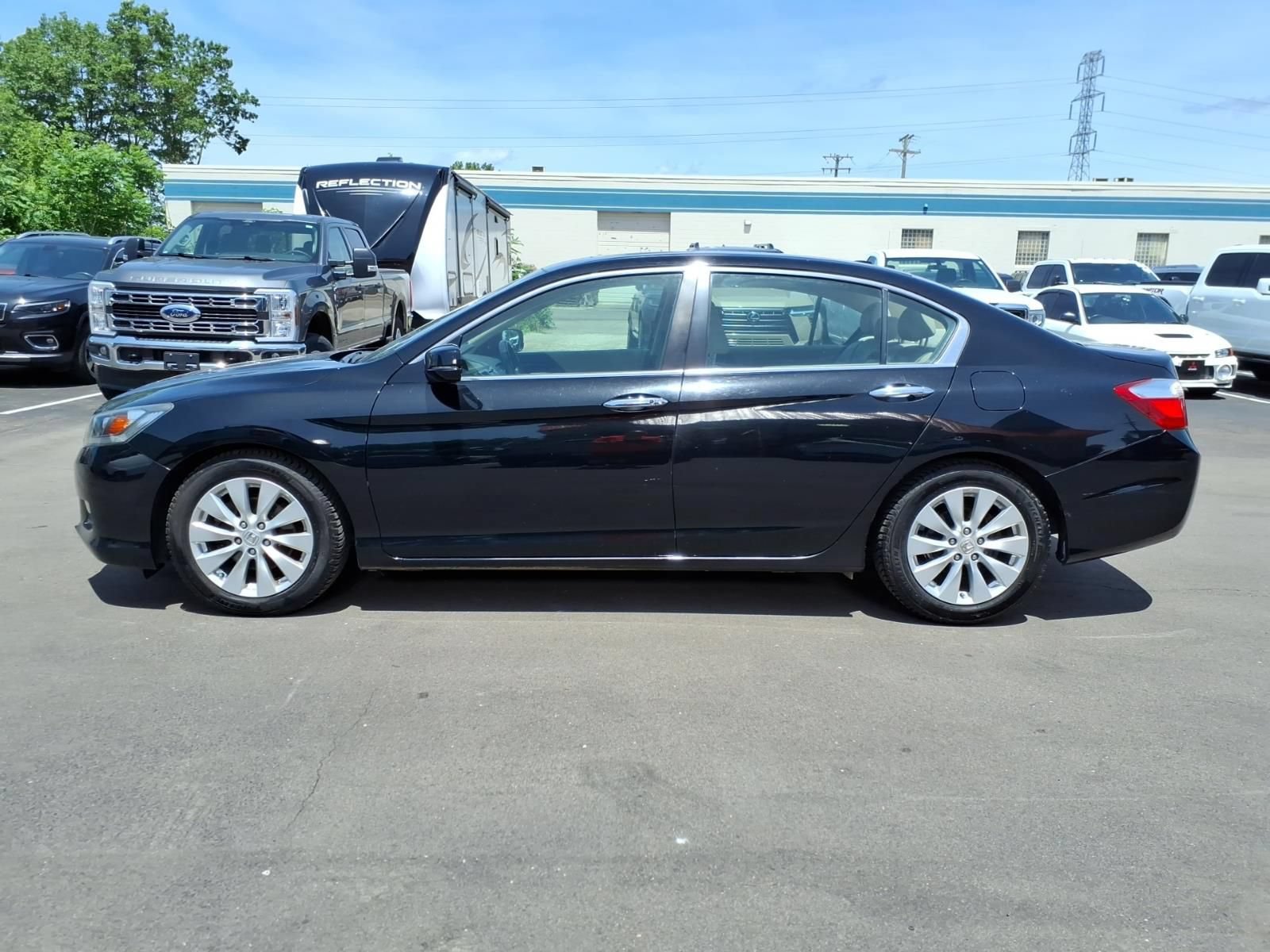 Used 2015 Honda Accord EX-L image 2