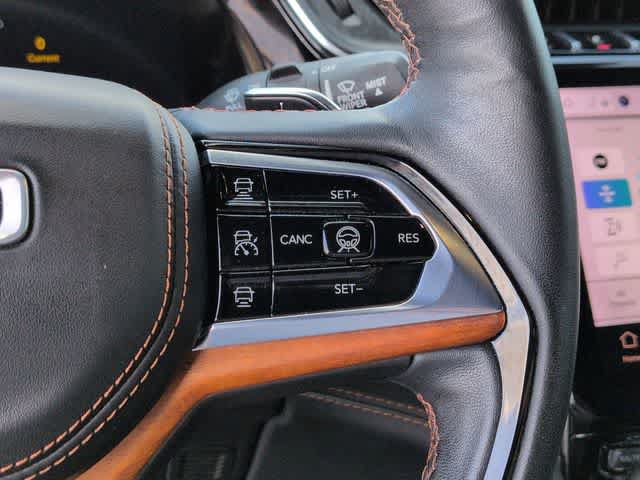 Used 2023 Jeep Grand Cherokee Summit AWD/4WD image 26
