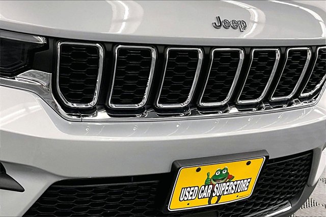 Used 2023 Jeep Grand Cherokee Laredo image 28