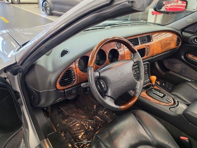 Used 2001 Jaguar XKR Convertible RWD image 13