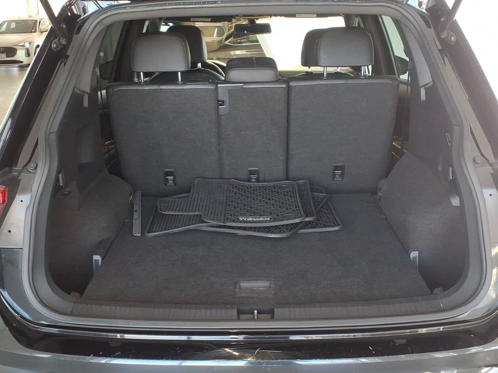 Used 2020 Volkswagen Tiguan SE R-Line AWD/4WD image 11
