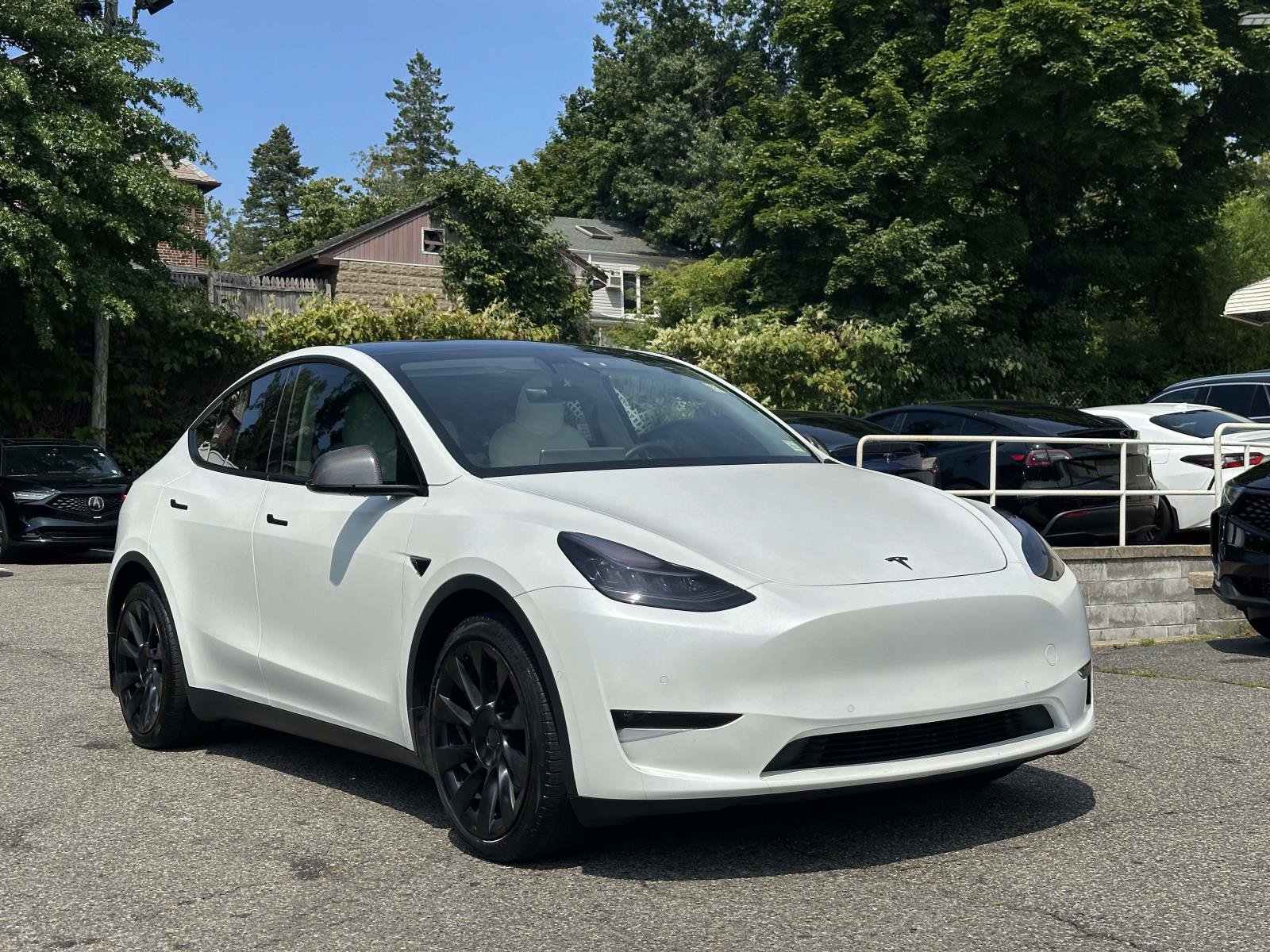 Used 2021 Tesla Model Y Long Range AWD/4WD image 1
