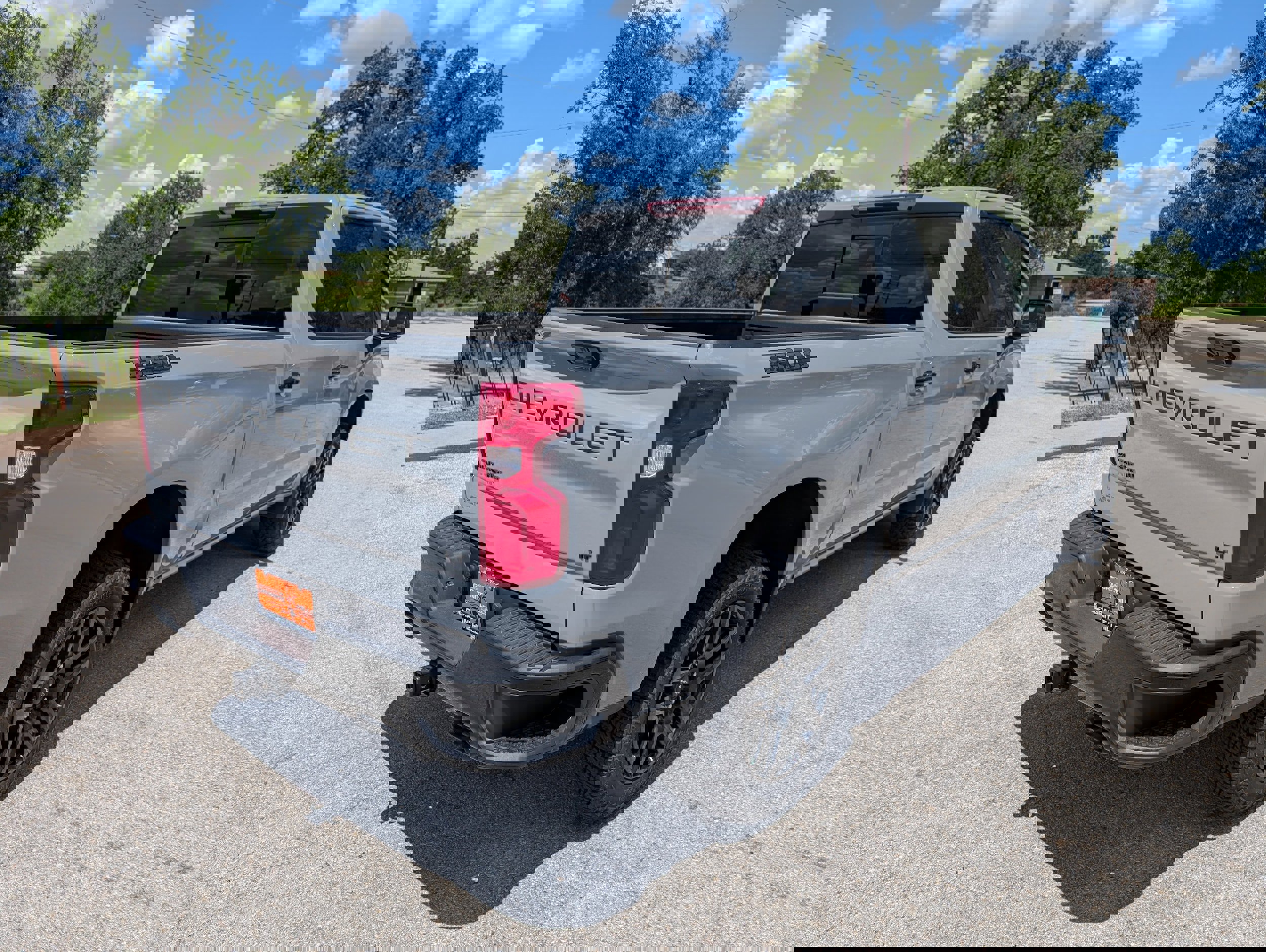 Used 2024 Chevrolet Silverado 1500 LT Trail Boss w/ Convenience Package II image 3