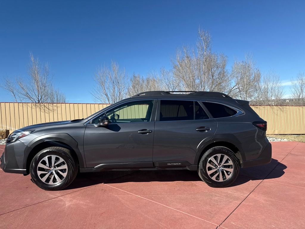 Used 2023 Subaru Outback Premium image 4