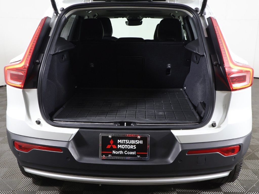 Used 2023 Volvo XC40 B5 Plus w/ Protection Package Premier AWD/4WD image 17