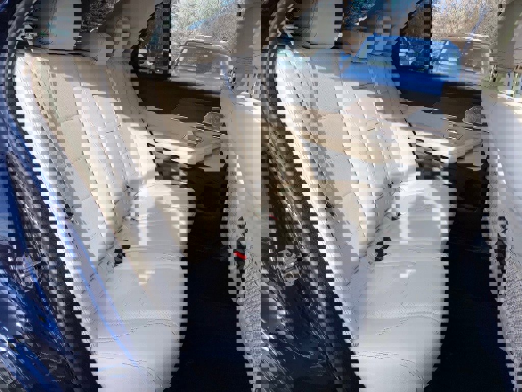 Used 2022 Mercedes-Benz GLE 350 4MATIC w/ Premium Package image 37