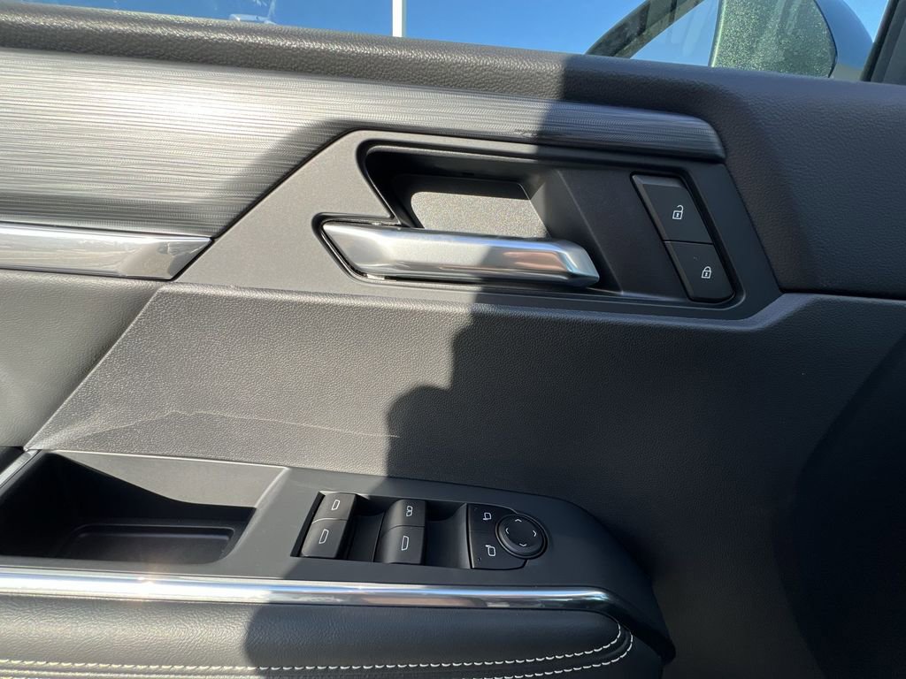 New 2025 GMC Acadia Elevation image 23