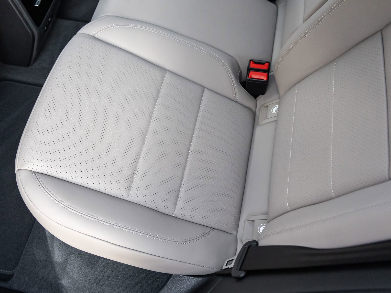 Certified 2025 Porsche Macan Electric image 32