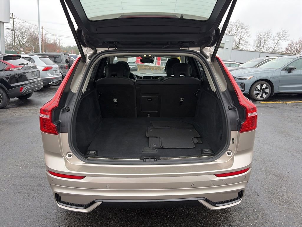 Used 2025 Volvo XC60 B5 Plus image 7