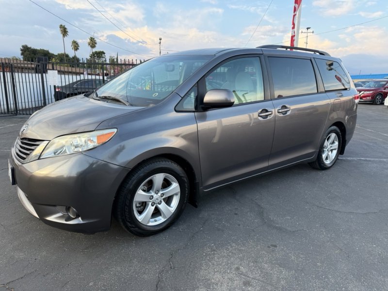 Used 2014 Toyota Sienna LE