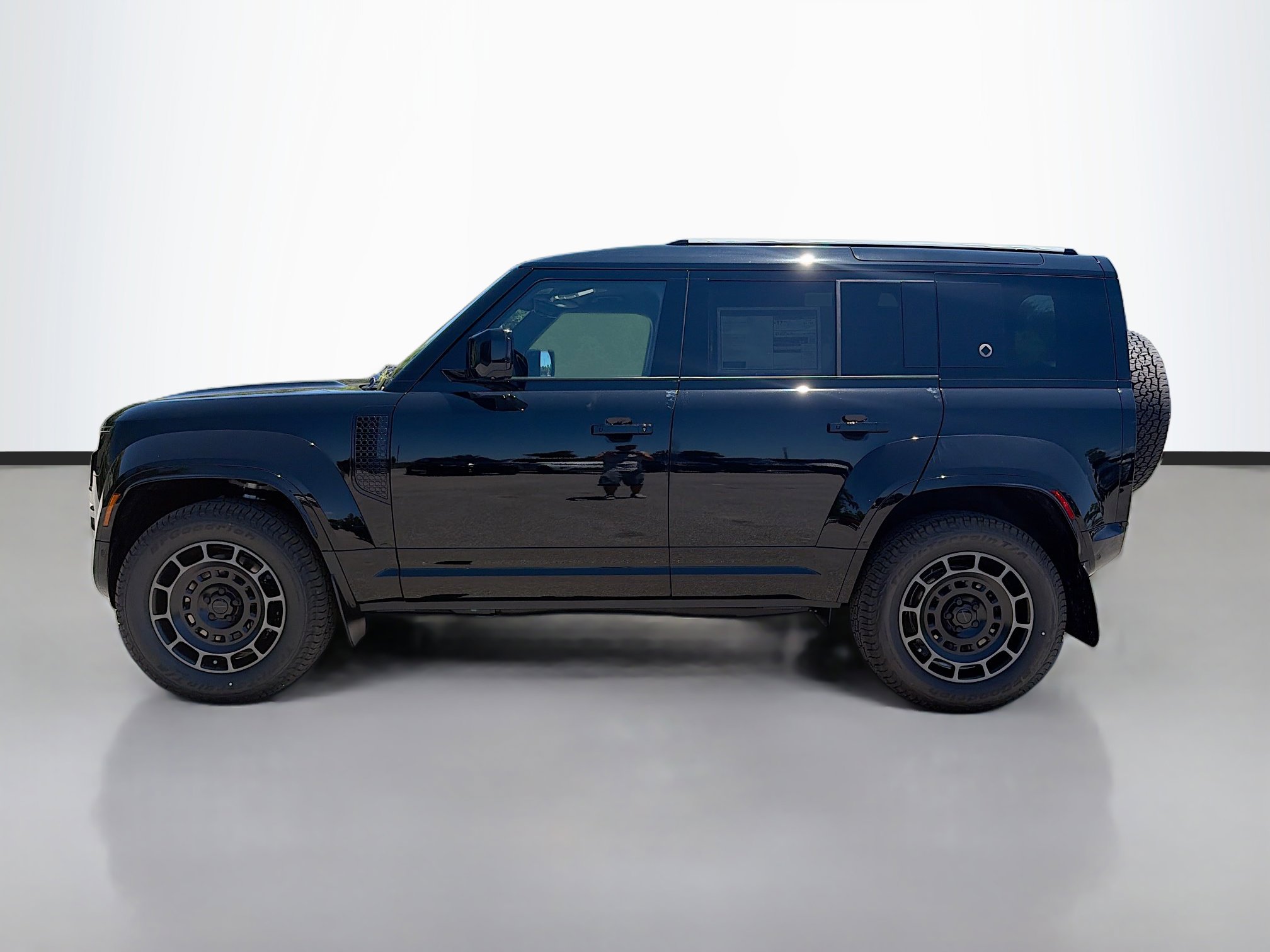 New 2026 Land Rover Defender 110 OCTA AWD/4WD image 2