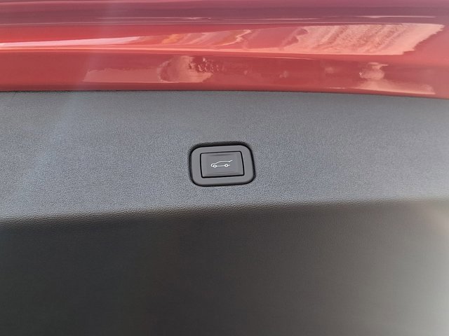 Used 2025 Cadillac Optiq Sport 2 image 29