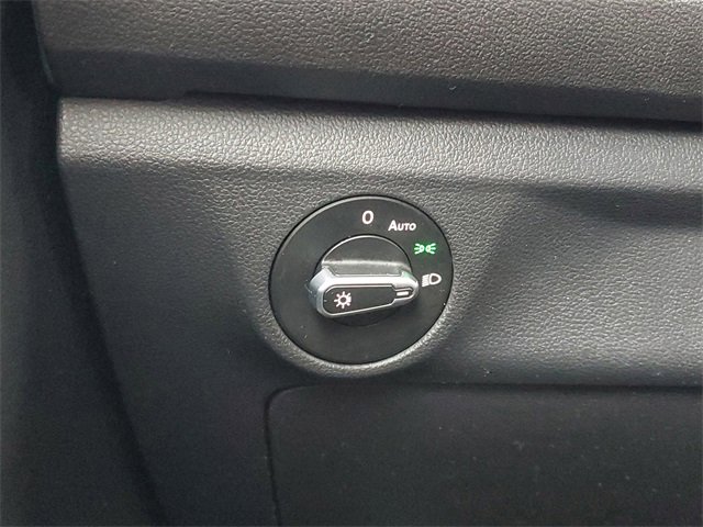 Used 2023 Volkswagen Jetta SE image 17