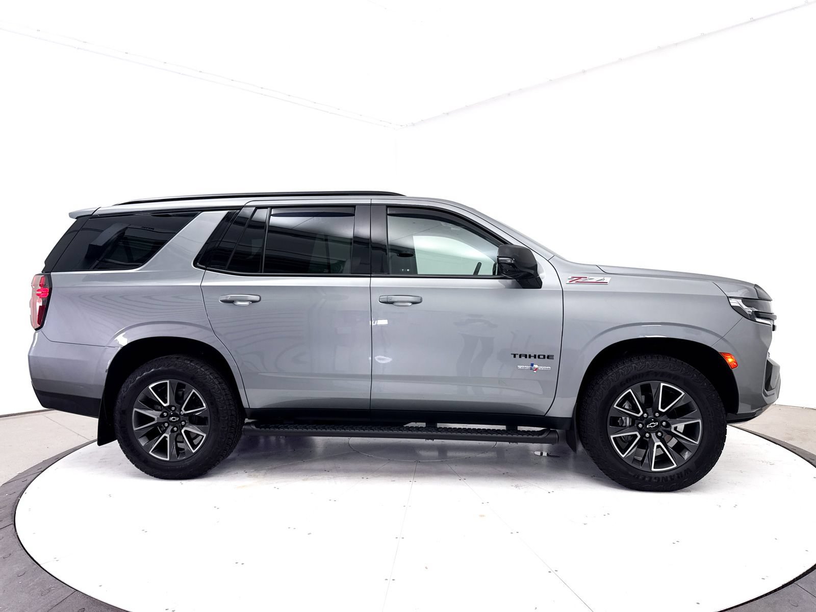 Used 2023 Chevrolet Tahoe Z71 w/ Luxury Package AWD/4WD image 34