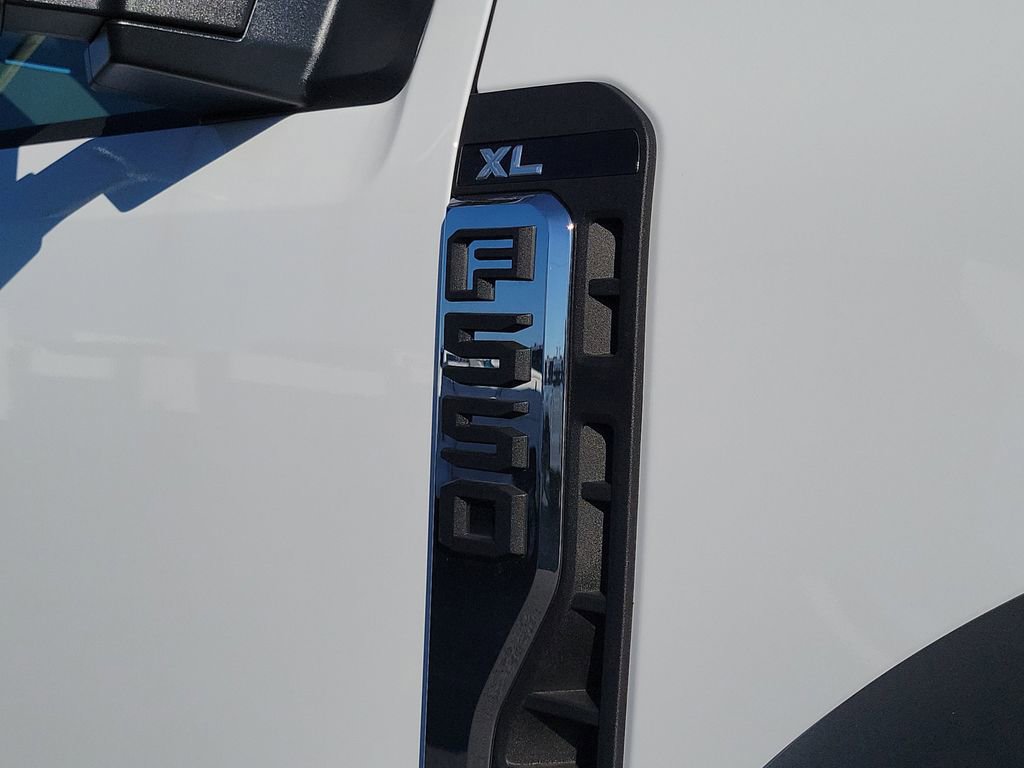 New 2026 Ford F550 4x4 Regular Cab Super Duty image 9