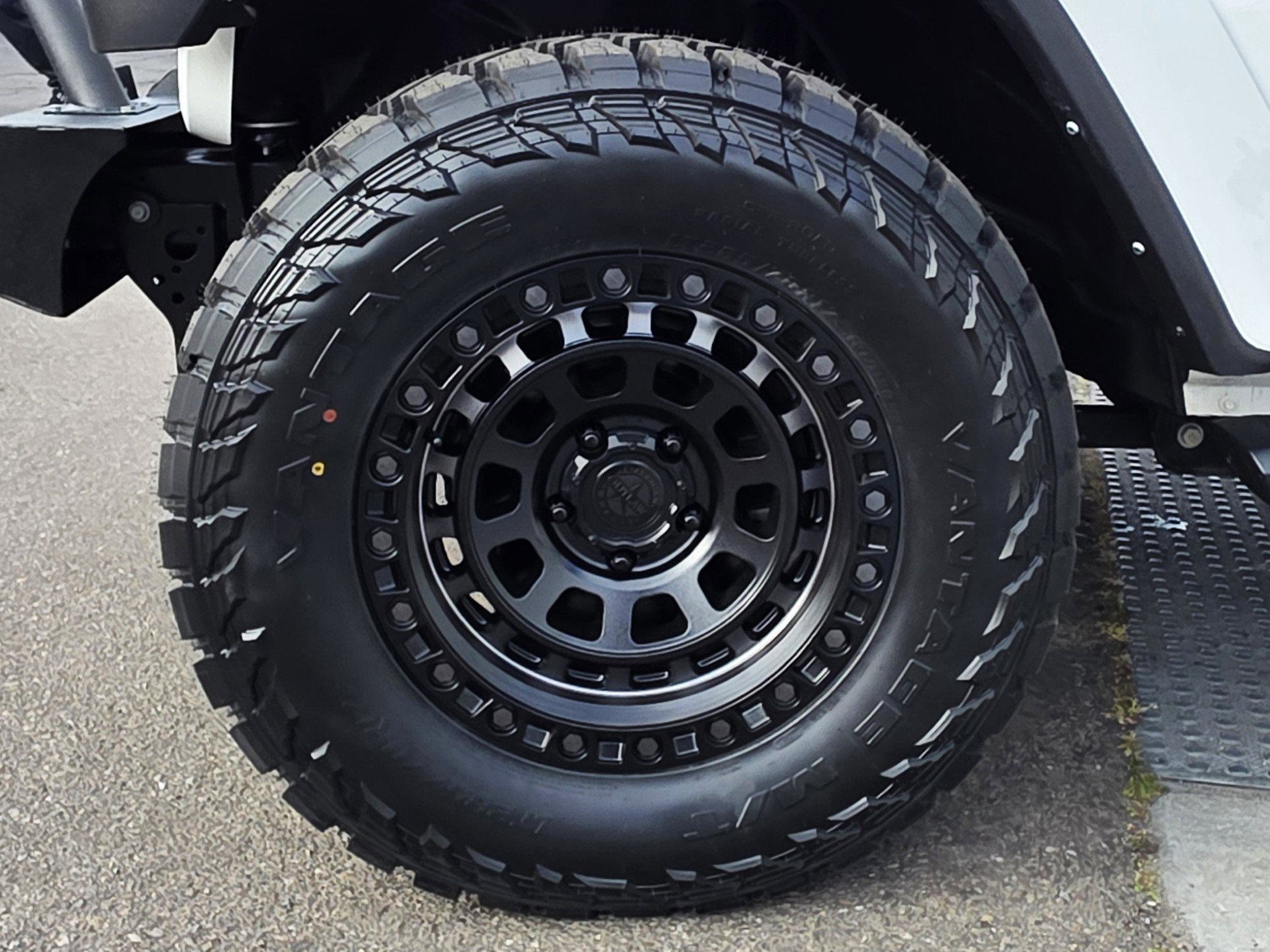 Certified 2023 Jeep Gladiator Sport image 9