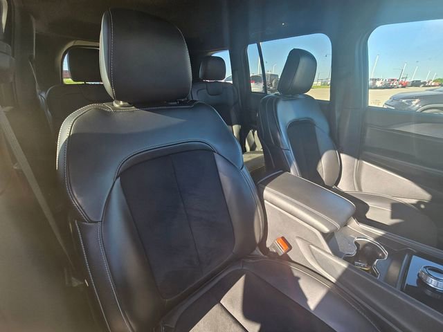 Used 2025 Jeep Grand Cherokee Altitude AWD/4WD image 9