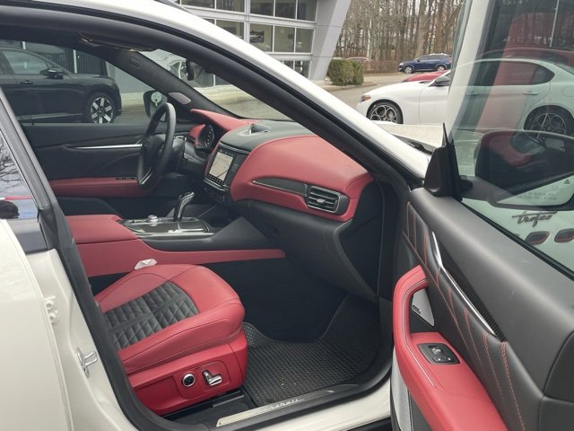 Used 2022 Maserati Levante Trofeo image 38