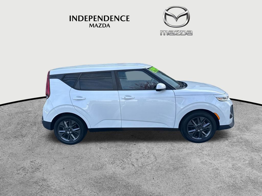 Used 2020 Kia Soul EX FWD image 2