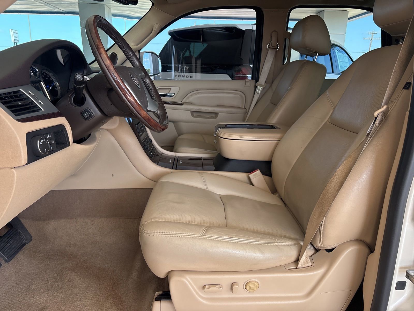 Used 2013 Cadillac Escalade Premium RWD image 17