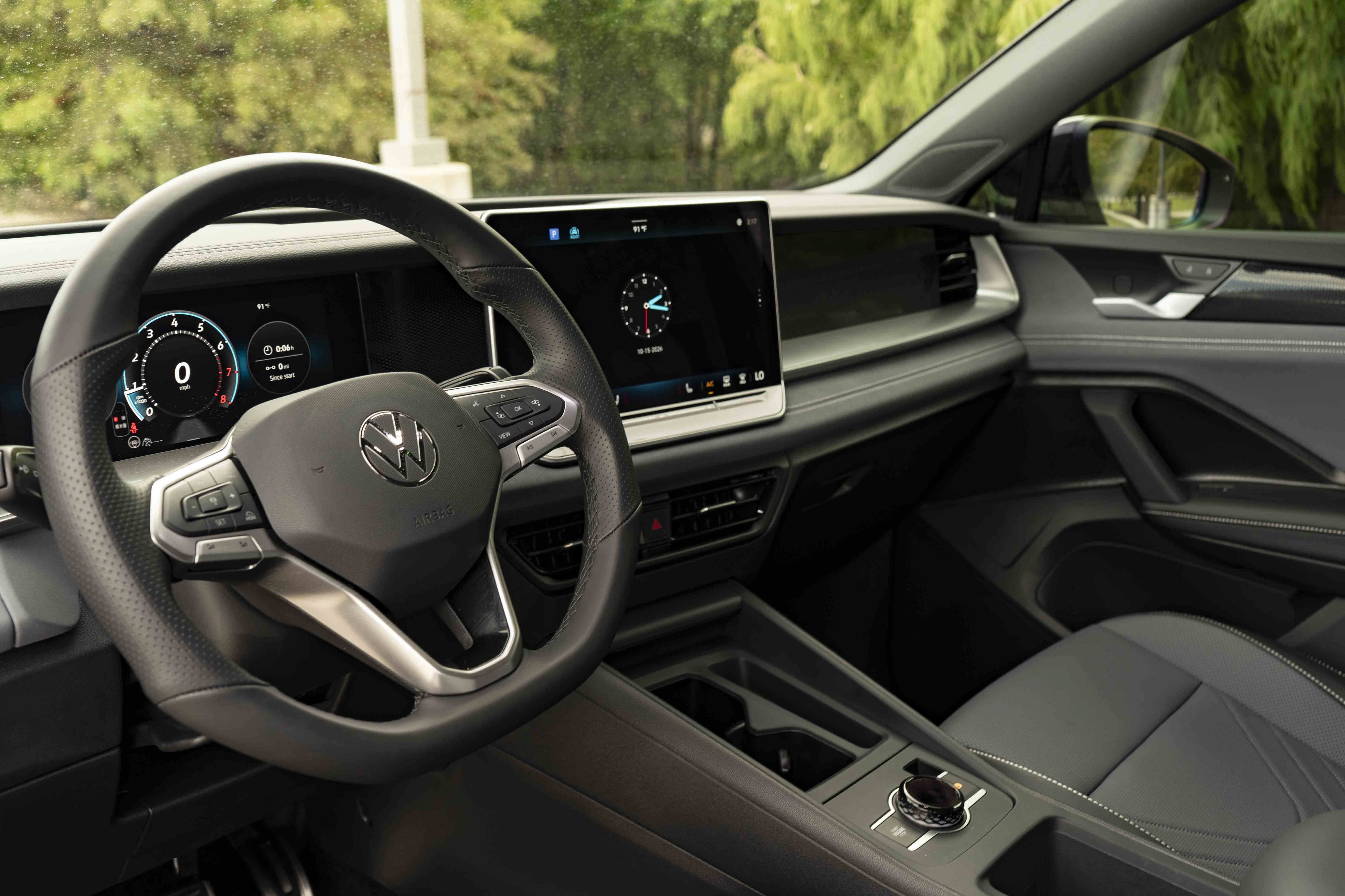 Certified 2026 Volkswagen Tiguan SE R-Line FWD image 15
