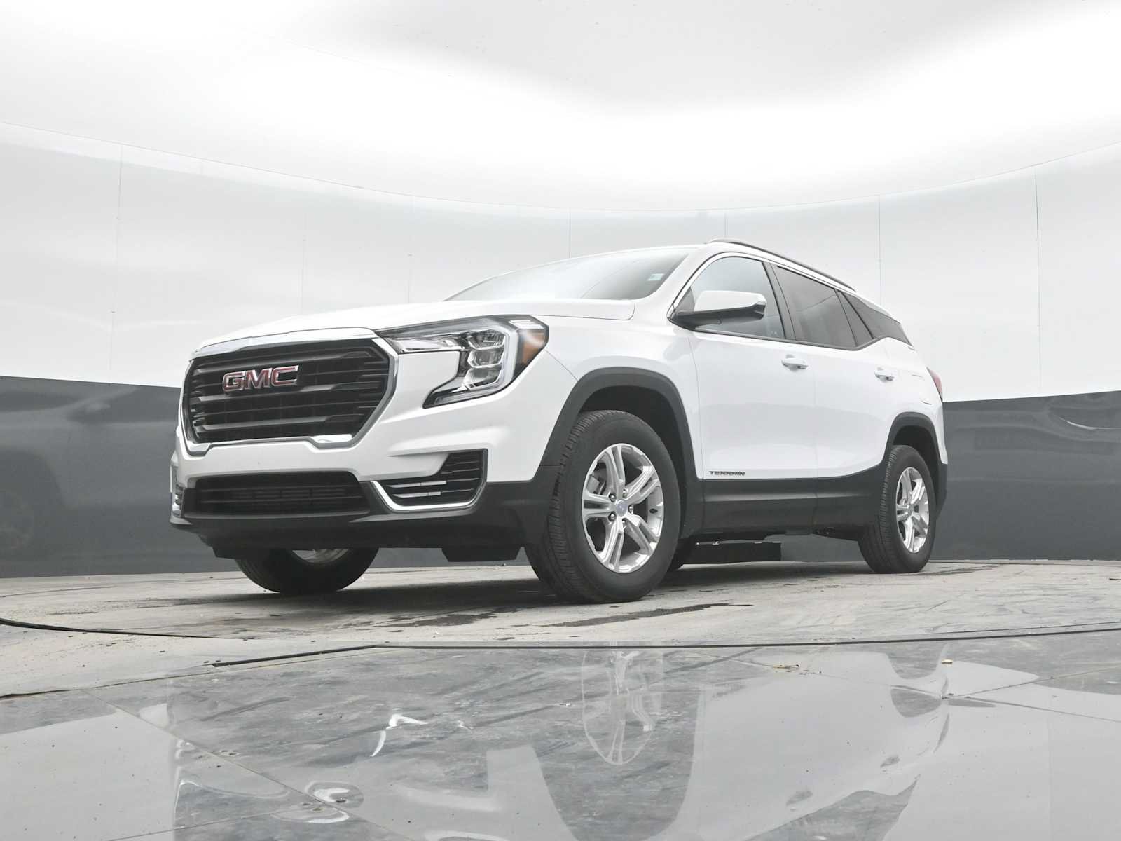 Used 2023 GMC Terrain SLE w/ Driver Convenience Package AWD/4WD image 26