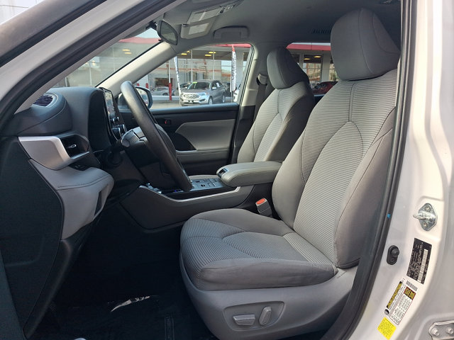 Used 2022 Toyota Highlander L AWD/4WD image 14