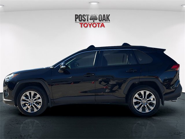 Used 2023 Toyota RAV4 XLE Premium image 4