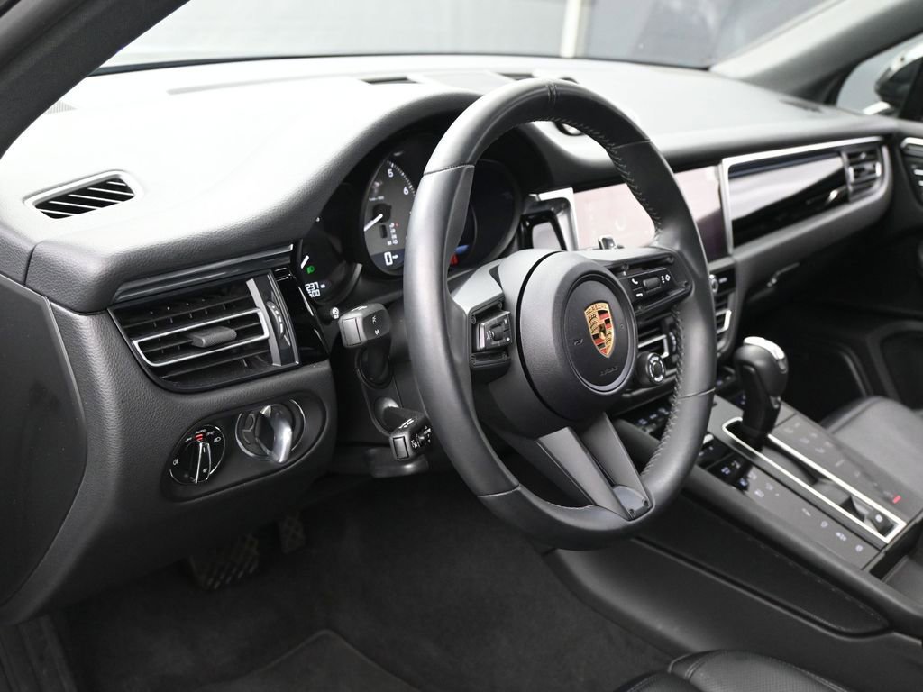 Certified 2024 Porsche Macan S image 5