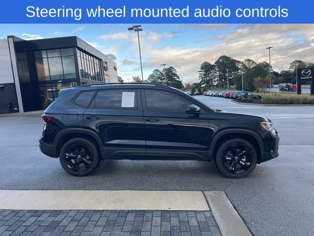 Certified 2025 Volkswagen Taos SE image 4