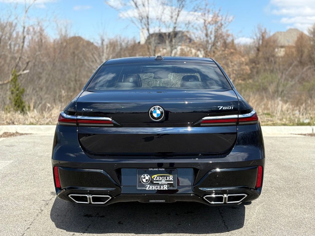 Used 2025 BMW 760i xDrive image 5