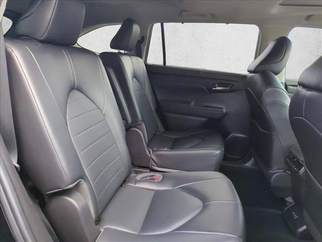 Used 2022 Toyota Highlander XLE FWD image 29