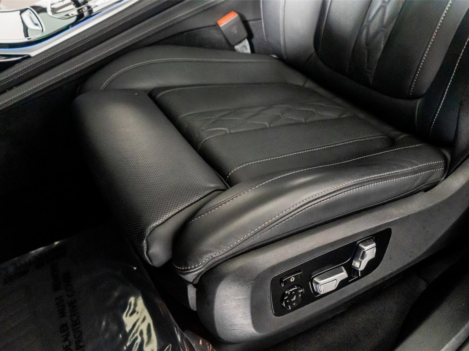 Used 2025 BMW ALPINA XB7 AWD/4WD image 25