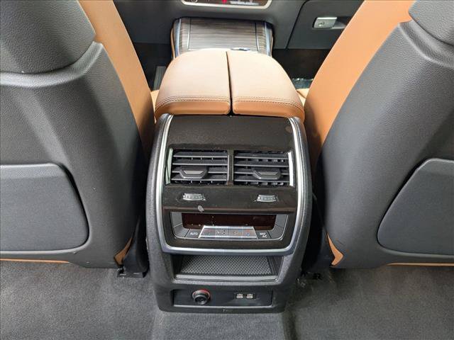 Used 2024 BMW X7 xDrive40i w/ Parking Assistance Package AWD/4WD image 19