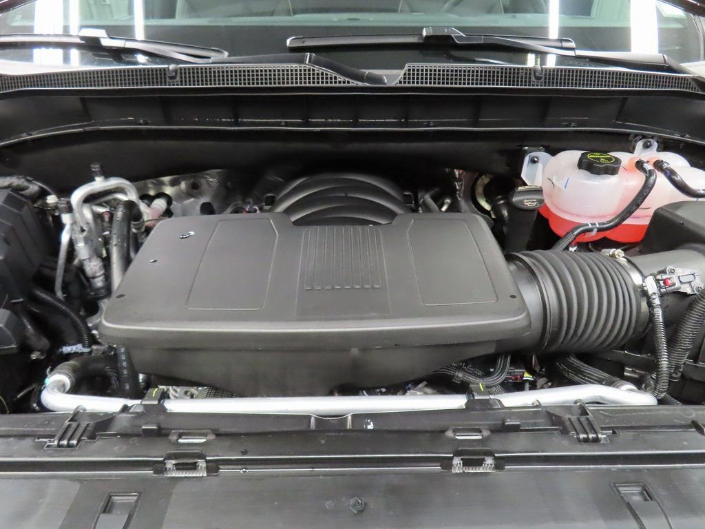 Used 2025 Chevrolet Suburban Premier AWD/4WD image 32