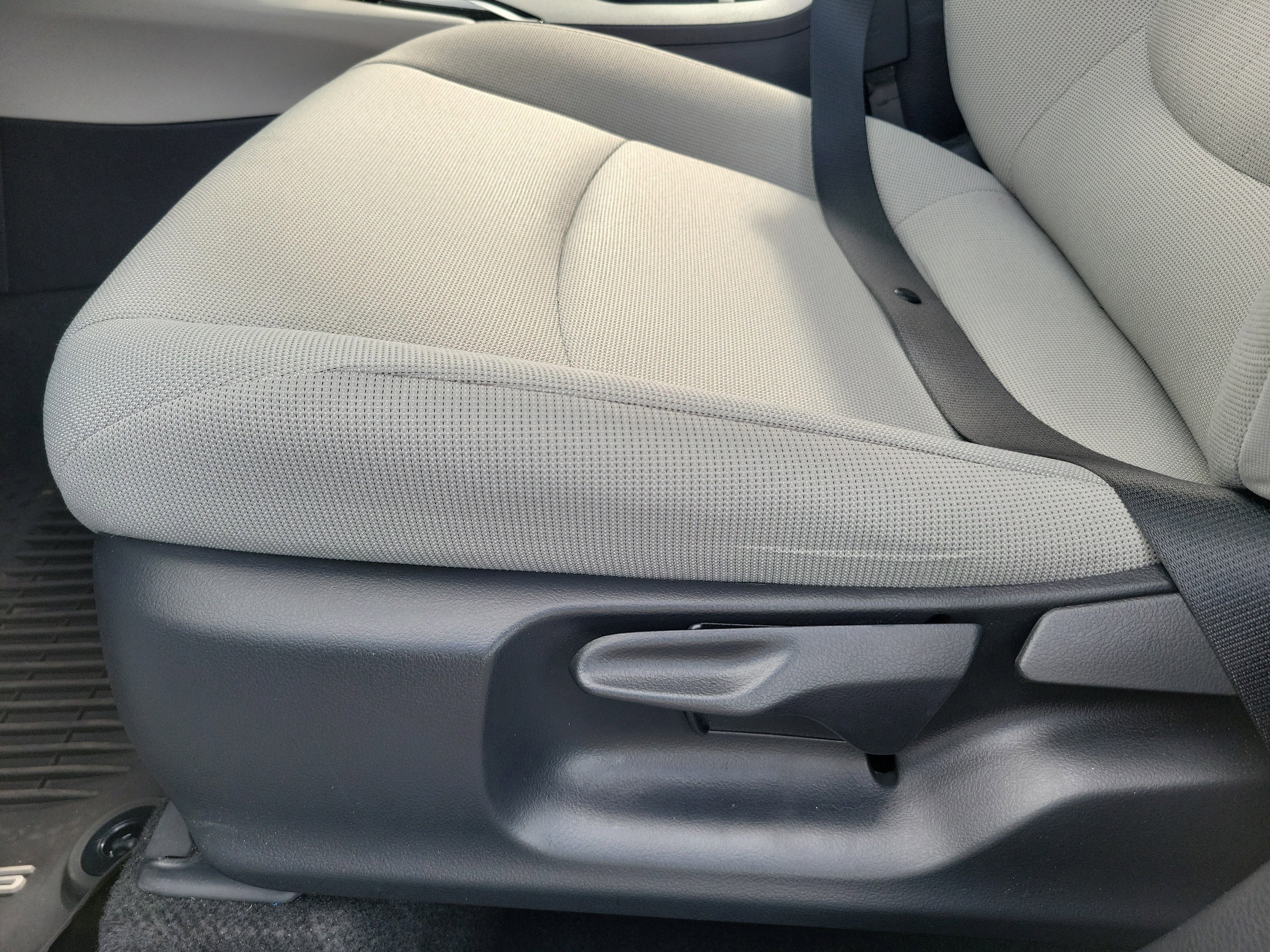 Used 2025 Toyota Corolla Cross LE image 20