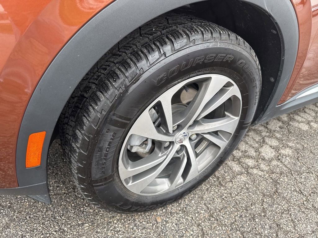 Used 2022 Buick Envision Essence w/ Safety Package image 24