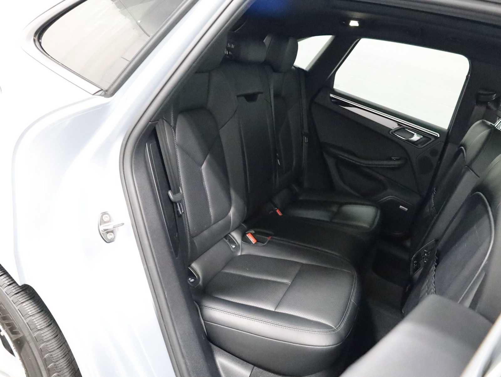 Used 2018 Porsche Macan AWD/4WD image 37