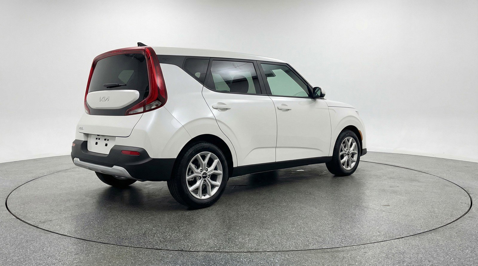 Used 2025 Kia Soul LX w/ LX Technology Package FWD image 9