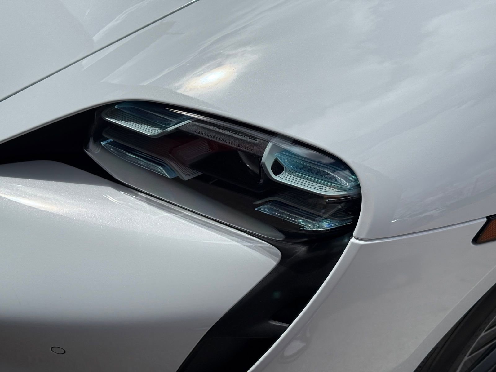 Used 2021 Porsche Taycan 4S image 24