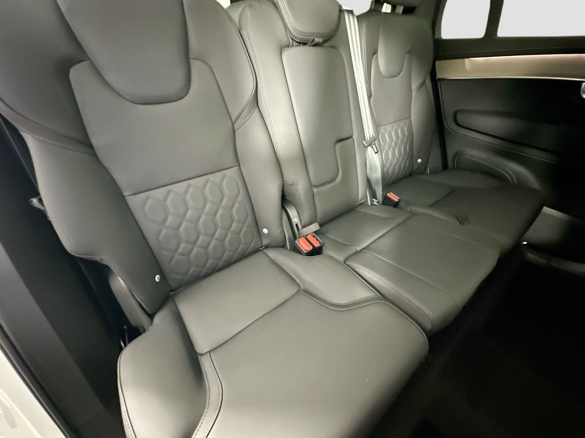 New 2026 Volvo XC90 B5 Plus w/ Protection Package Premier AWD/4WD image 29